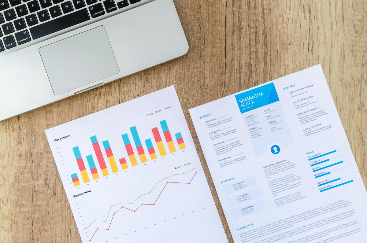 Dashboards Versus Reports